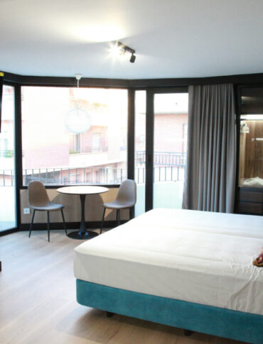 Estudio Deluxe con Balcón